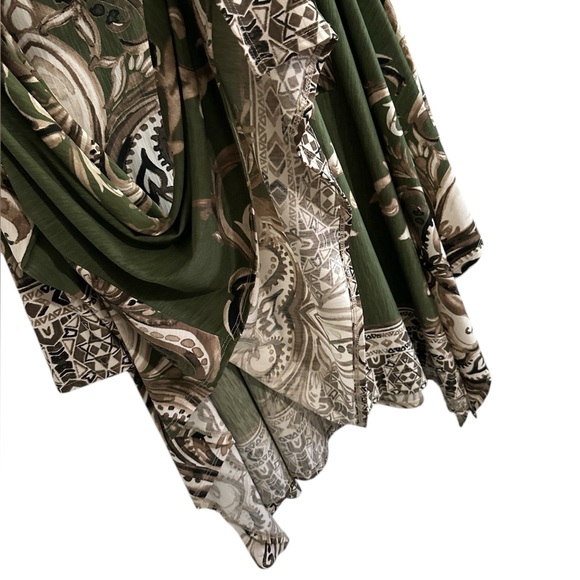 Elegant Green Paisley Women's Top - Picture 3 of 5